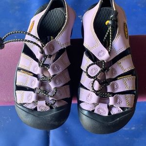 Size 13 girls keen sandals